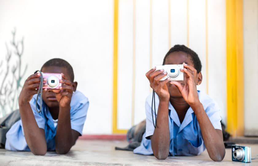 Kinder fotografieren ihr Namibia - ihren Schulweg, die Natur und das steps Projekt in Okakarara
